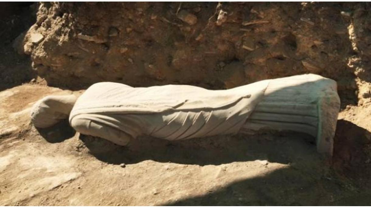 کشف تندیس هزار و هفتصد ساله یک زن در آنتالیا