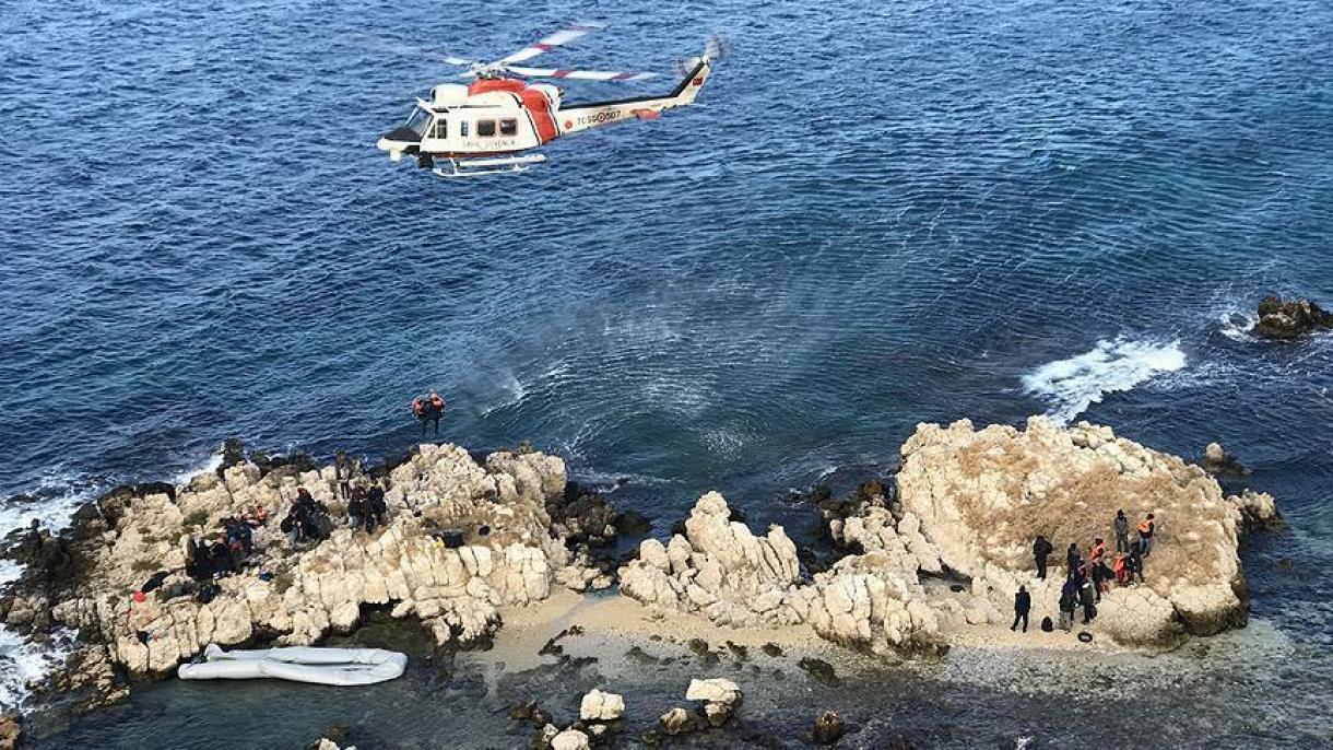 نجات مهاجرین محصور در صخره های دریای اژه توسط گارد ساحلی ترکیه
