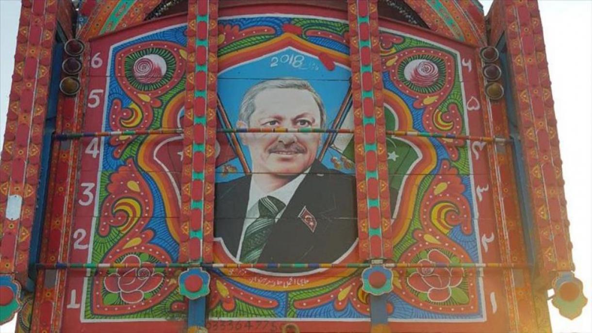 پاکستانیوں کے دلوں پر چھانے والے ترک صدر ایردوان اب  پاکستان ٹرک  آرٹ پربھی چھاگئے
