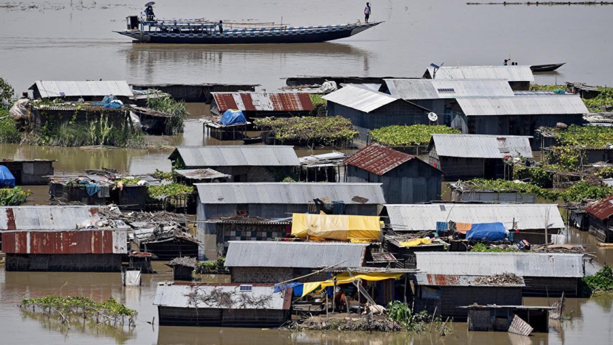 印度暴雨引发洪水 16人死
