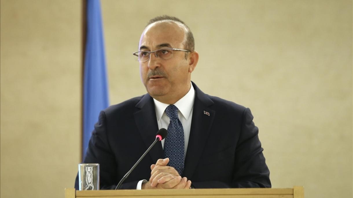 O ministro das Relações Exteriores Çavuşoğlu respondeu às perguntas de Sputnik