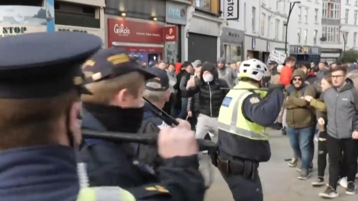 Irlandiýada Kowid-19 çäklendirmelerine garşy geçirilen protestlerde 23 adam göz tussaglygyna alyndy