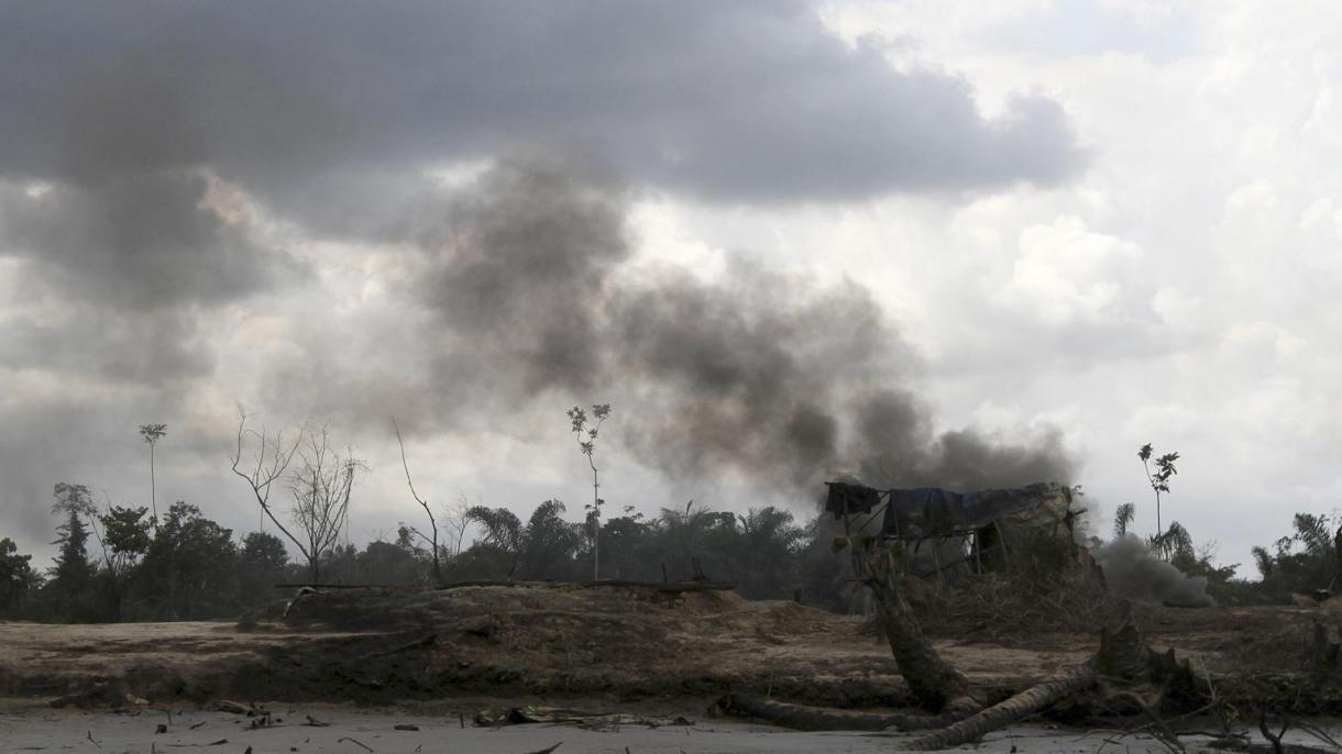 Nigeriyada qeyri-qanuni neft emalı zavodları ordu tərəfindən məhv edilib