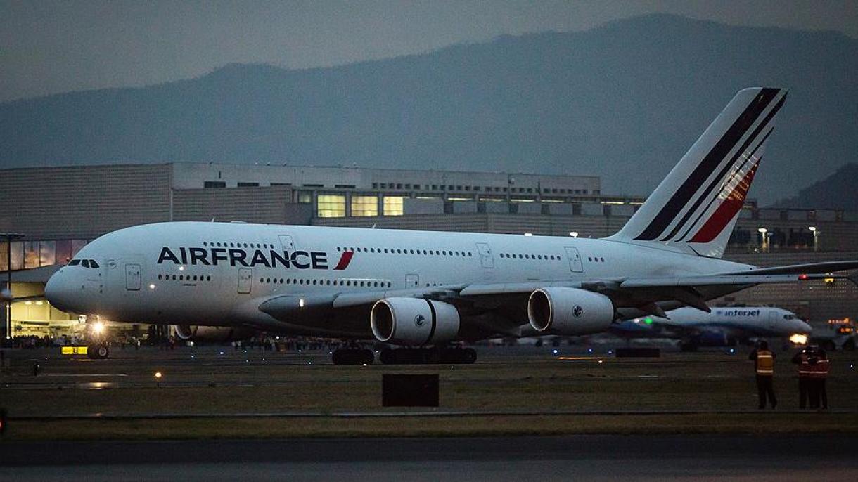 Felfüggesztett börtönbüntetést kaptak az Air France vezetőit inzultáló volt dolgozók