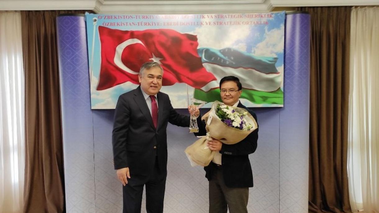 O'zbekiston turkiyalik jurnalistni “Oltin qalam” milliy mukofoti bilan taqdirladi