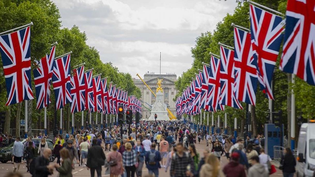 Reino Unido comenzó a celebrar y recordar los 70 años en el trono de la reina Isabel II