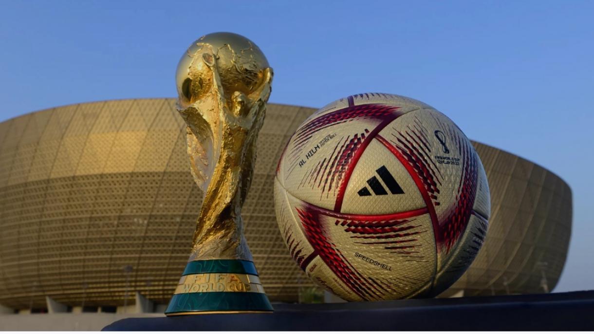 阿迪达斯为世界杯推出一款新足球