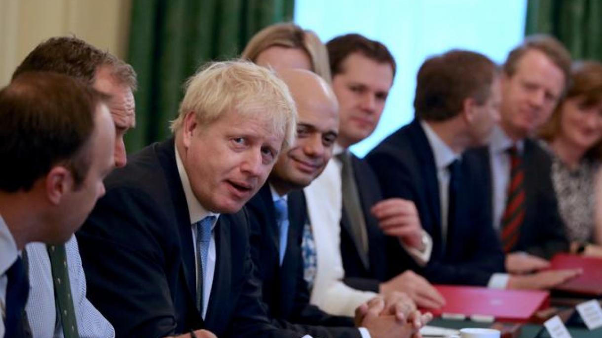 Boris Johnson incorpora seu irmão no gabinete