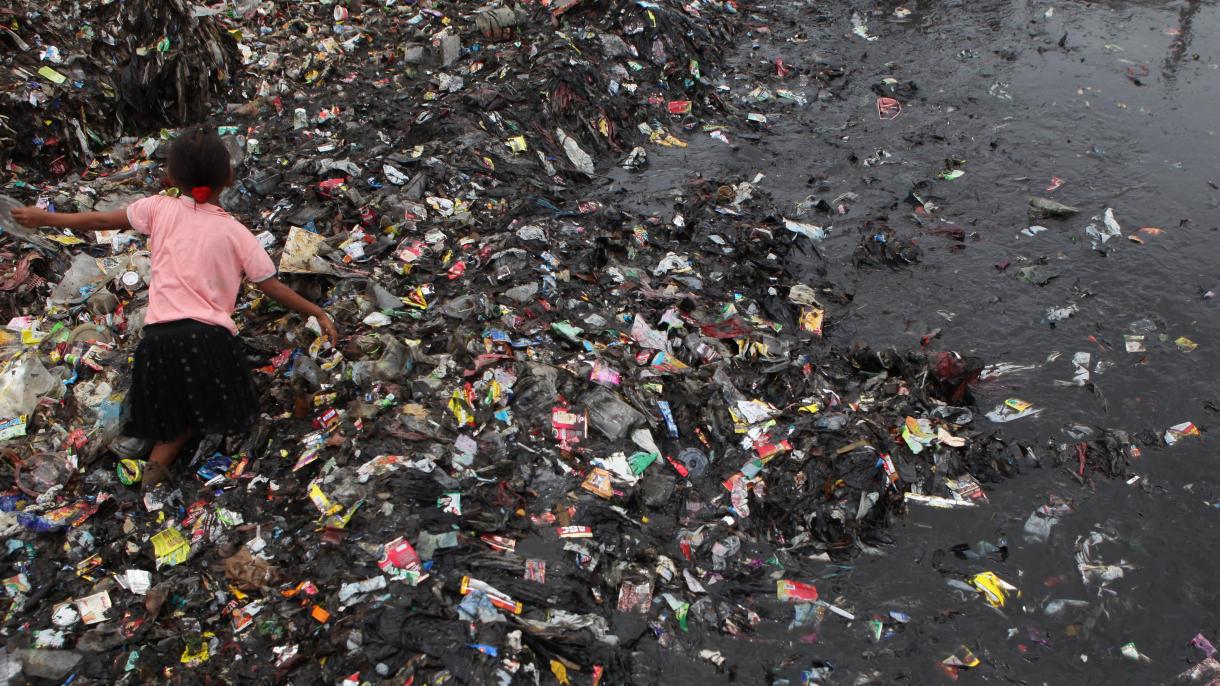 بطریهای پلاستیکی کوکا کولا در حال آلوده کردن آب اقیانوسها است