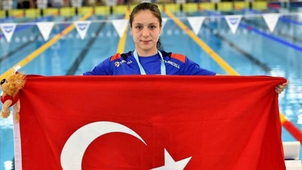 土耳其游泳健将赢得400米自由泳银牌