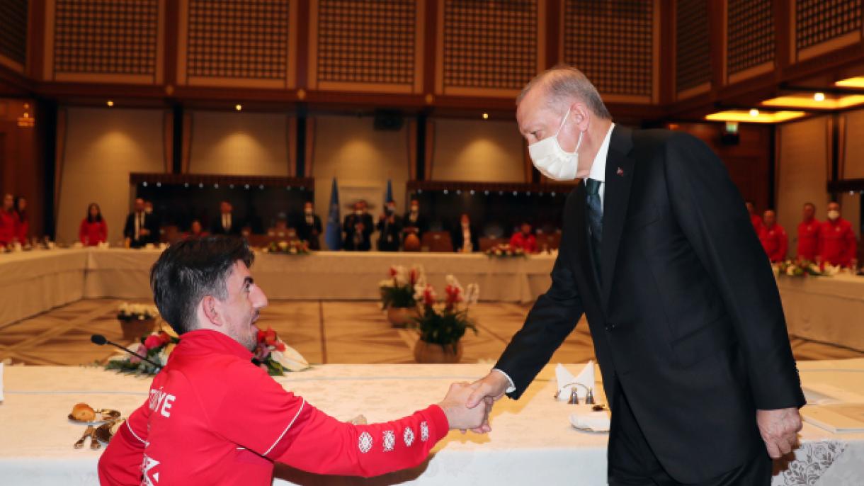 Ердоган се срещна с медалистите от Параолимпийските игри в Токио...