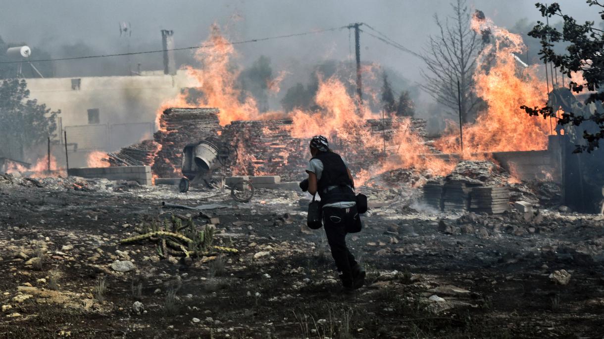 Η Ελλάδα θρηνεί τα θύματα των φονικών πυρκαγιών