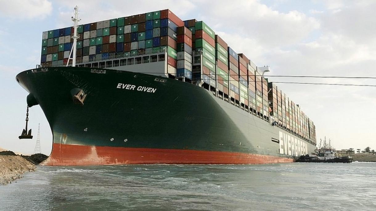 Egito reivindica uma indemnização de 900 milhões de dólares pelo bloqueio do Canal do Suez