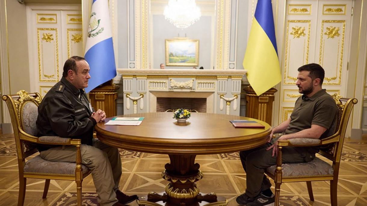 Giammattei se convierte en el primer presidente latinoamericano en reunirse con Zelenski en Ucrania