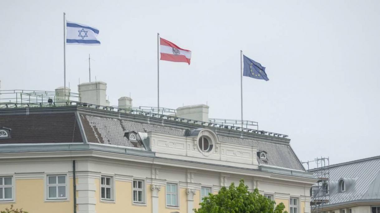Izraeli zászlót tűztek ki az osztrák miniszterelnöki hivatal épületére