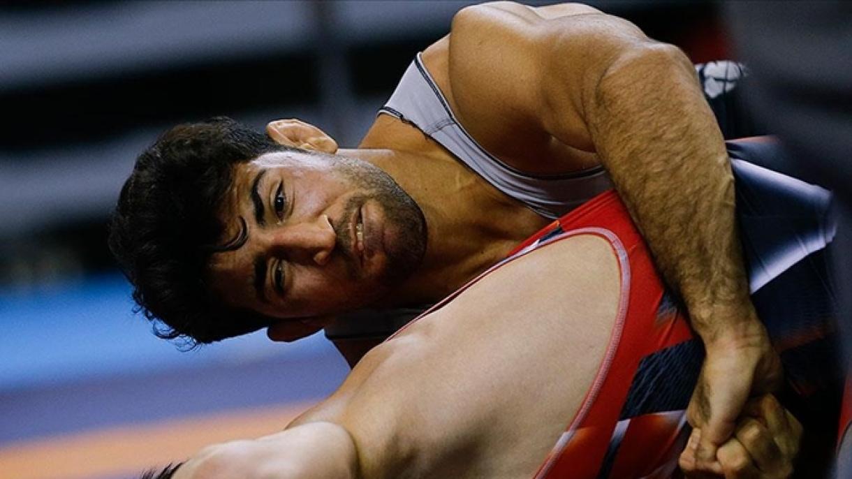 O lutador turco Murat Fırat ganhou a medalha de ouro