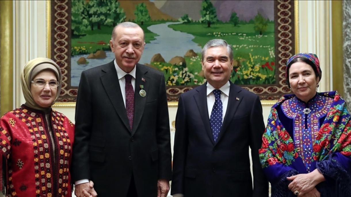 Эмине Эрдоган Бердымухамедов менен жубайына ыраазычылык билдирди