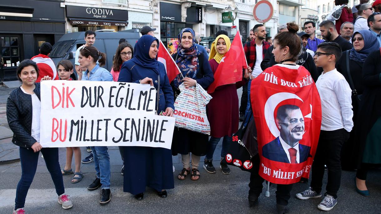 ترکی: برسلز میں مقیم ترکوں کی طرف سے صدر ایردوان کا پُرجوش استقبال