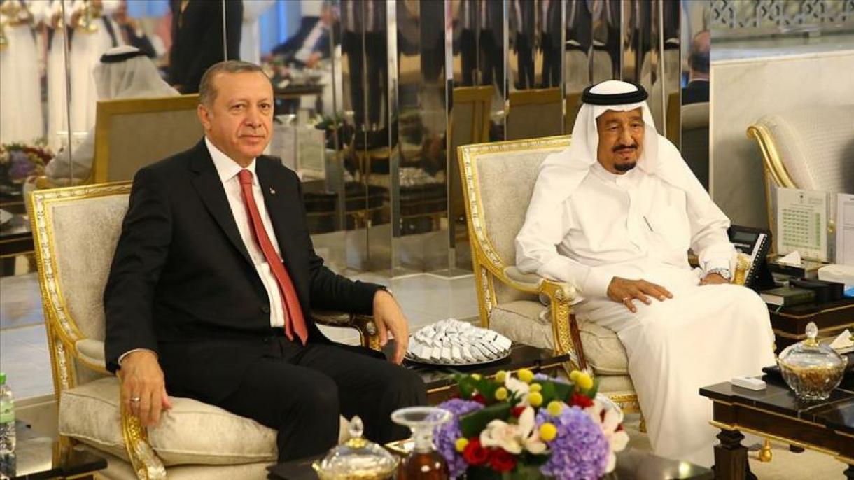 Presidente Erdoğan e il re  saudita Salman bin Abdulaziz parlano al telefono