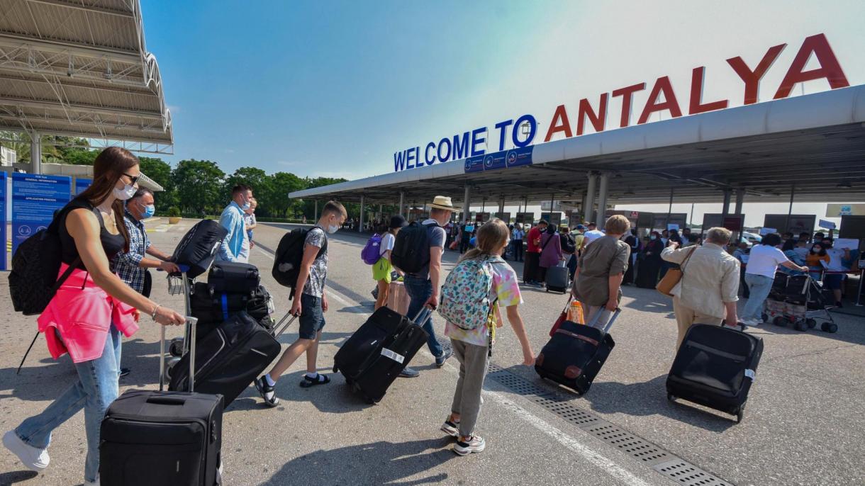 Antalyaya 6 milyon 688 min turist gəlib