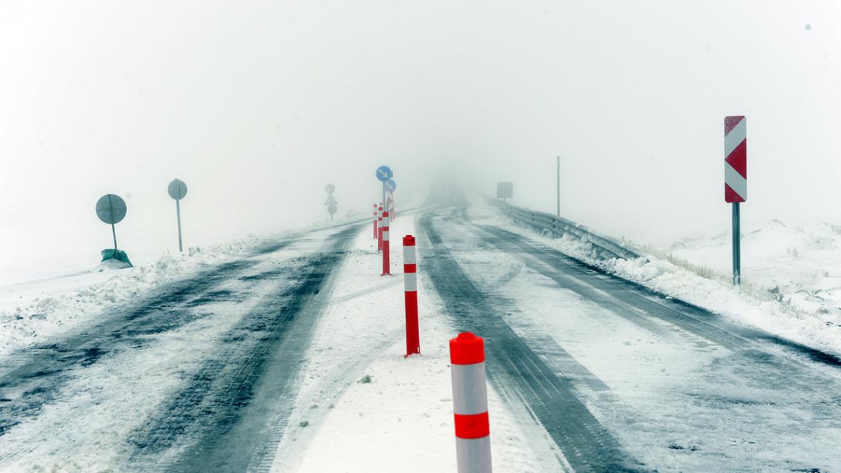 Kış koşulları yollar kar meteoroloji soğuk hava.jpg