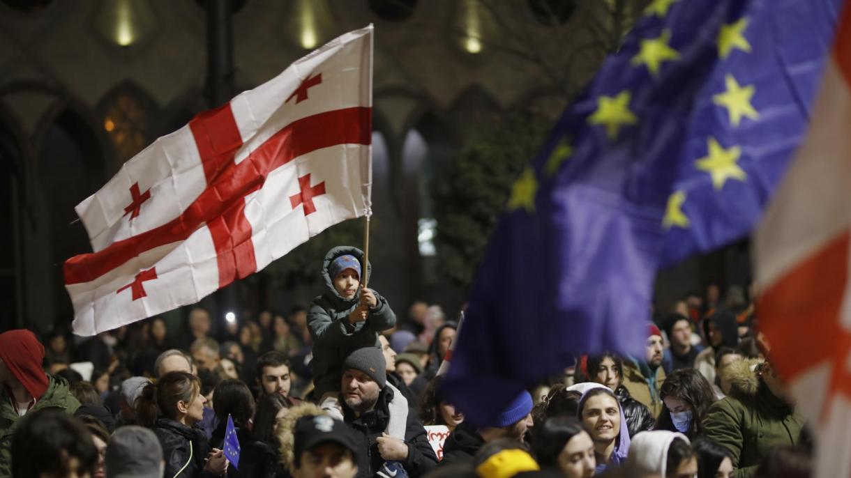 حزب حاکم گرجستان در برابر معترضان به لایحه عوامل خارجی عقب‌نشینی کرد