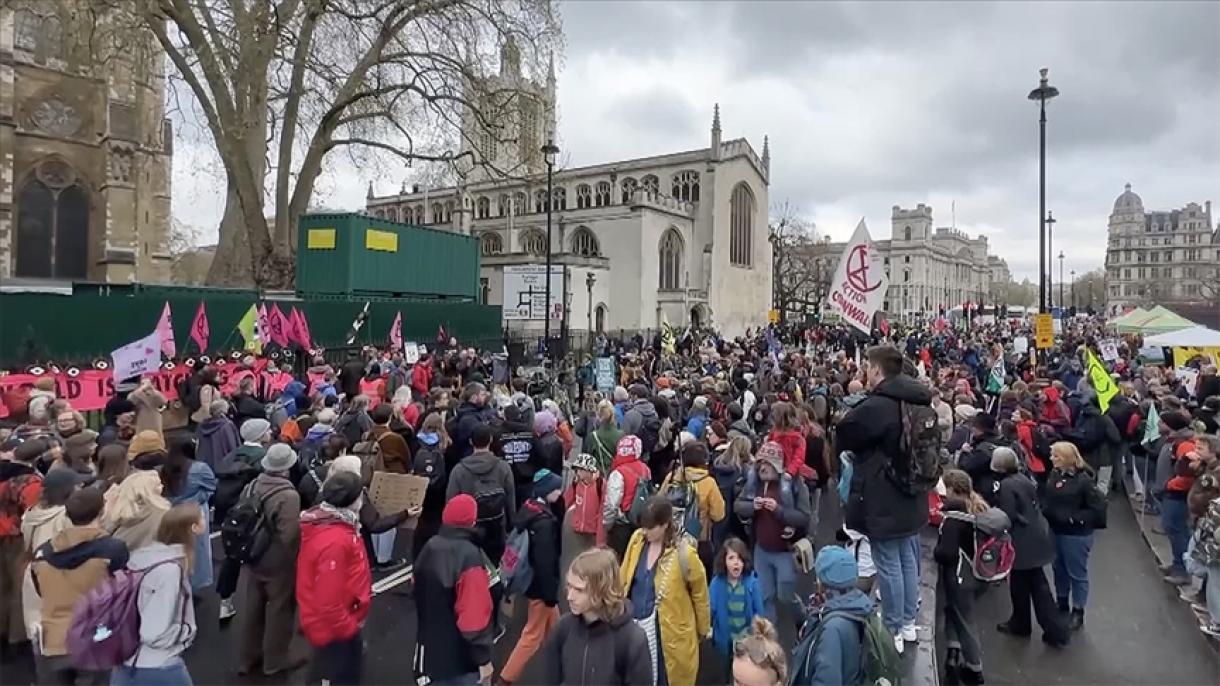 لندن میں موسمیاتی تبدیلیوں اور ماحولیاتی مسائل کے حوالے سے مظاہرے