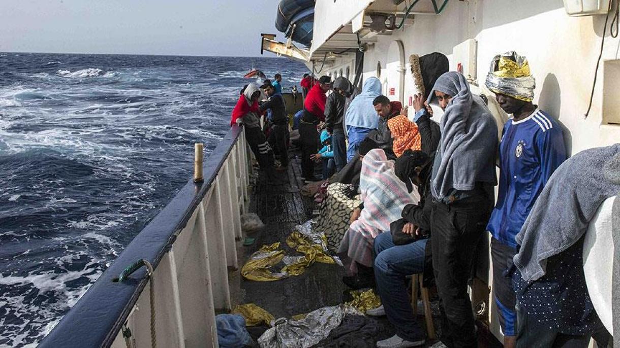 载难民潮船只在西班牙海域起火