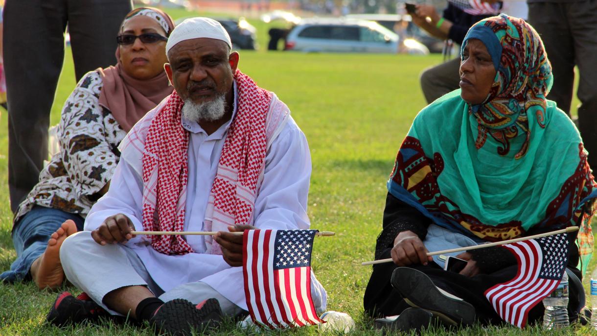 美国民众抗议“穆斯林登记注册”建议案