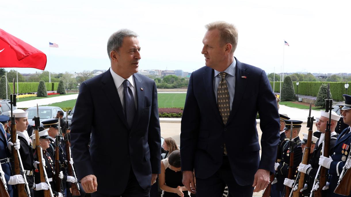 アカル国防相がシャナハン米国務副長官と会談 アカル国防相がシャナハン米国務副長官と会談