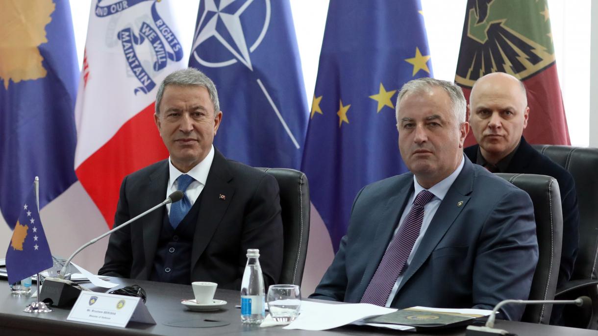 Hulusi Akar védelmi miniszter fontosnak nevezte a Törökország és Koszovó közötti jó kapcsolatokat