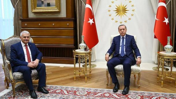Presidente do Partido AK encontrará Erdogan para enviar lista do gabinete