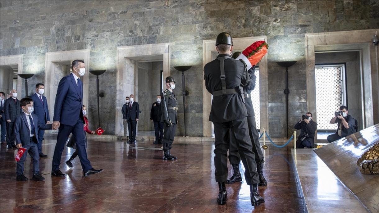 ziya selcuk anitkabir 23 nisan.jpg