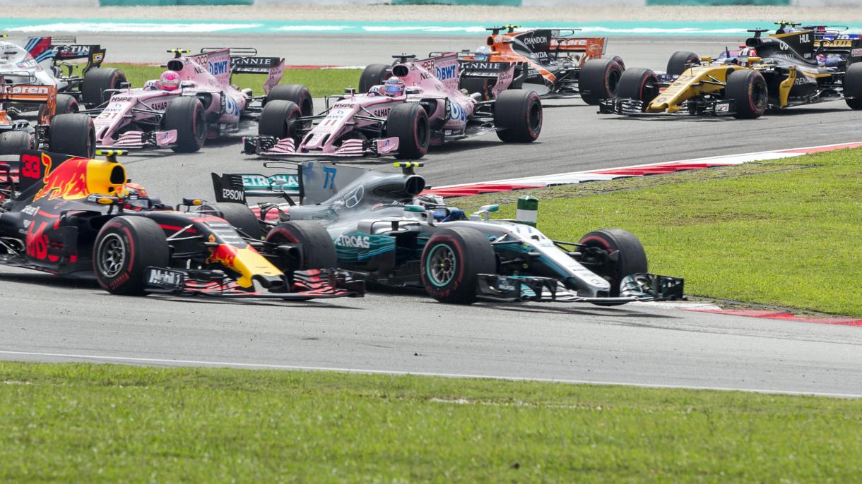 Vettel nyert, Hamilton a boxból rajtolva negyedik