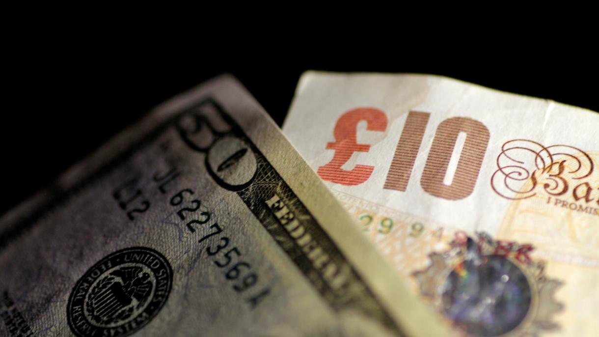 Рязък спад на британската валута