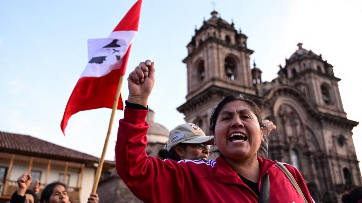 La convulsión política en Perú, y más noticias