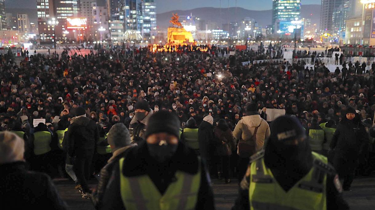 蒙古爆发反政府示威游行