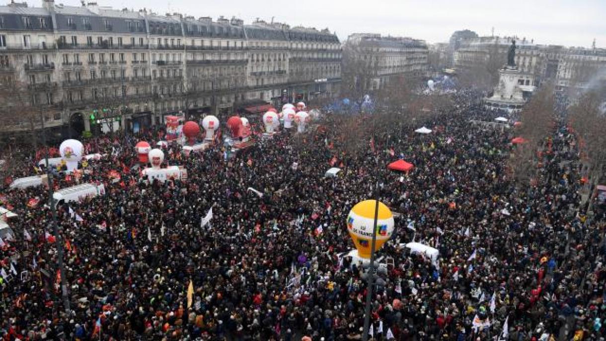 Протестите в Париж срещу пенсионната реформа продължават...