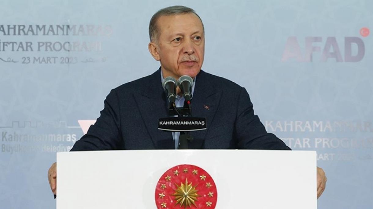 اردوغان شهید عائله‌لری، غازی و زلز‌له قوربان‌لاری ایله افطار سفره سینده بیر آرایا گلیب