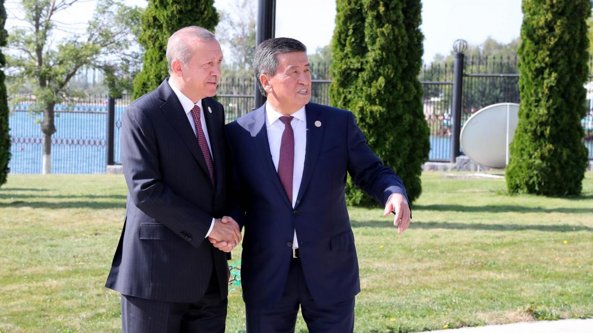 Erdogan telefonon egyeztetett kirgiz államfővel