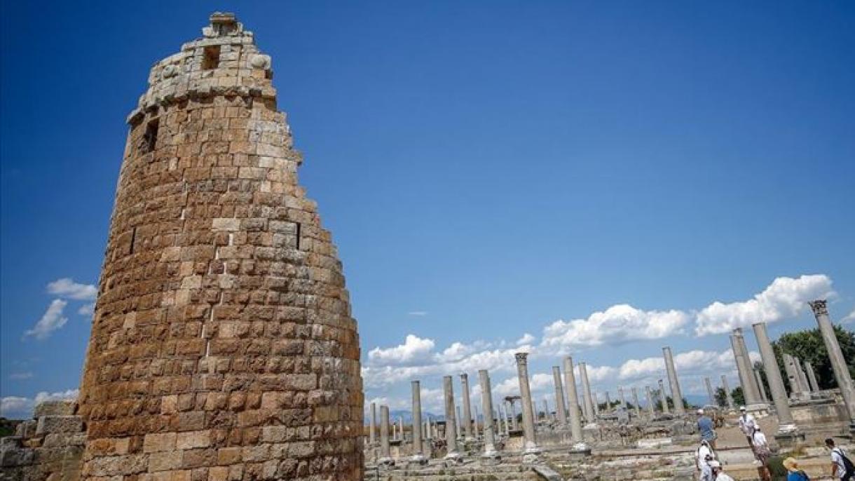 مجسمه باستانی یک زن در آنتالیا کشف شد