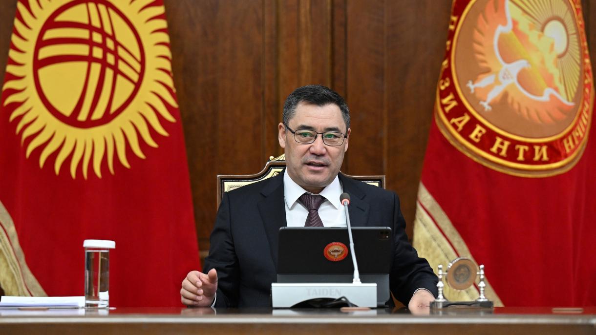 Kırgızistan Cumhurbaşkanı Sadır Caparov Aksakallar 2.jpg