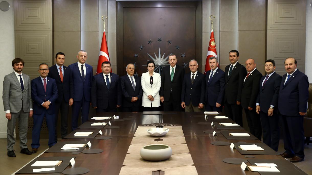 Erdog’an, Turk Qizil yarim oy jamiyati vakillarini qabul qildi