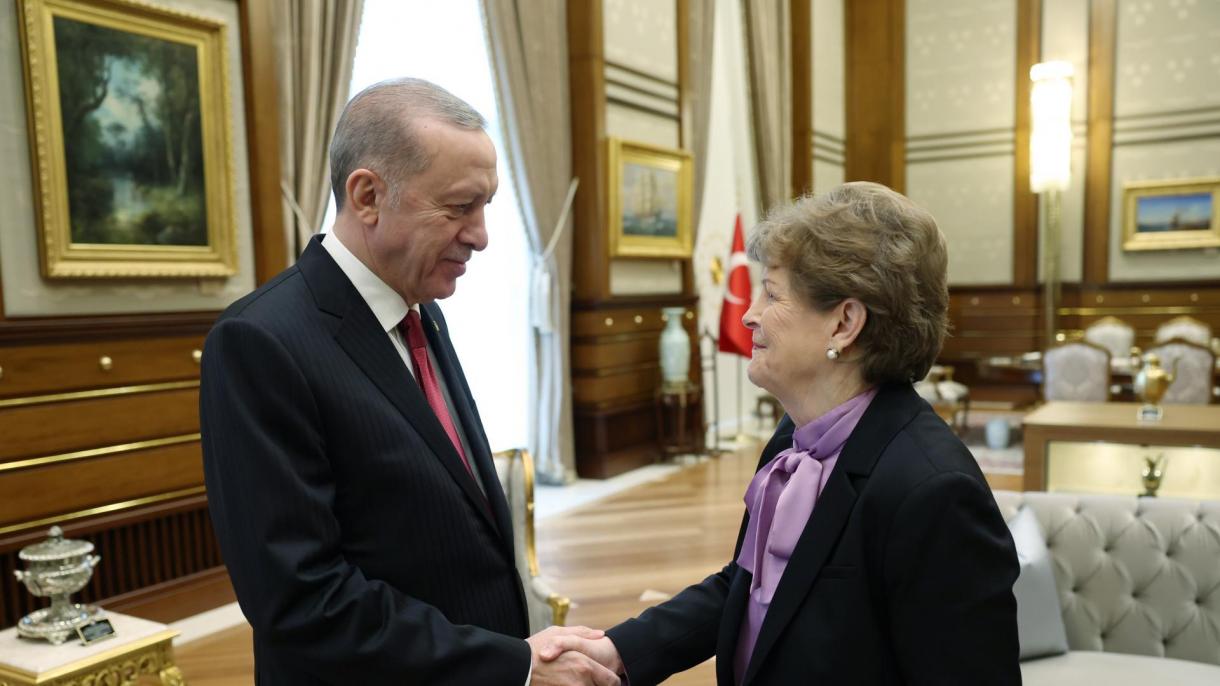 Il presidente Erdogan riceve la senatrice americana Jeanne Shaheen