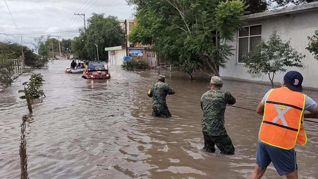 墨西哥暴雨引发山体滑坡