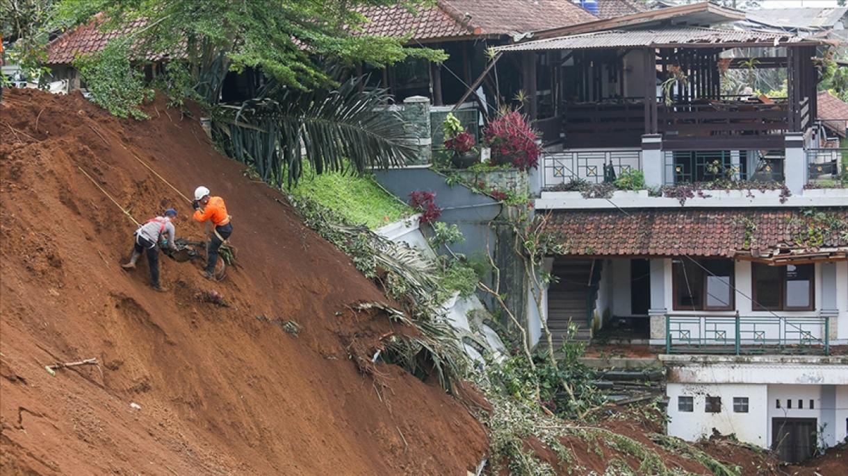 تعداد جان‌باختگان زلزله اندونزی به 310 نفر رسید