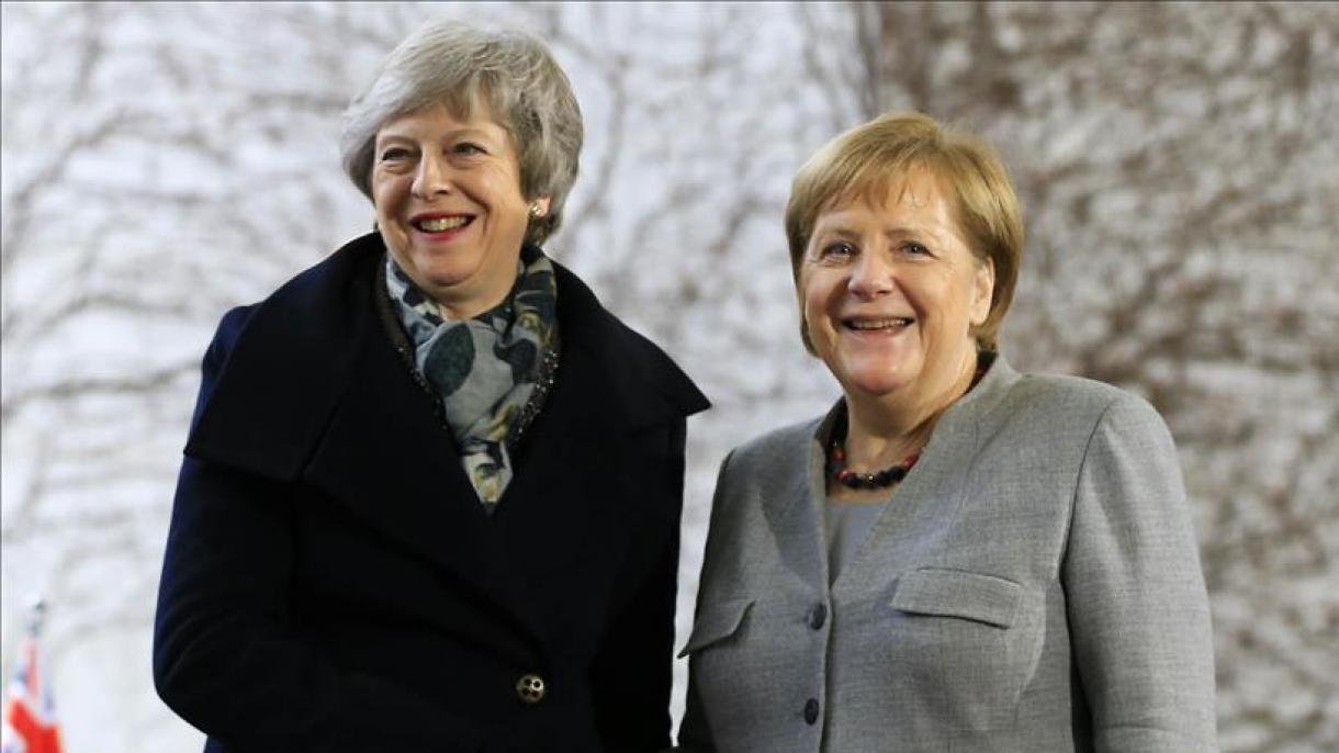 Theresa May visita Alemania por conversaciones de urgencia sobre el brexit