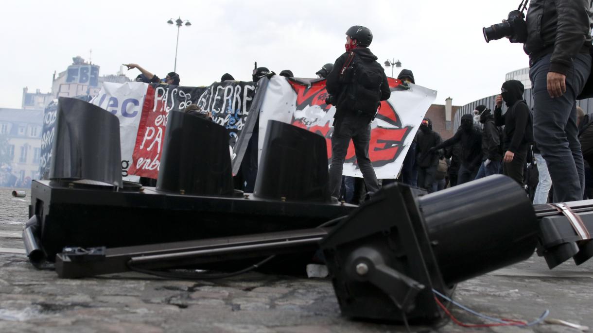 fransa 1 mayıs protestolar.jpg