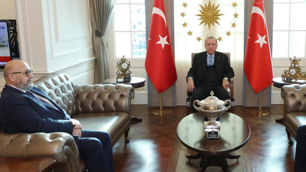 Ердоган разговаря с председателя на съюза на арменските фондации...