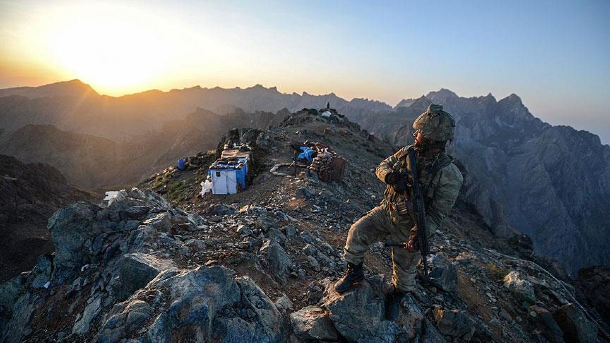 Раненият военнослужещ почина в болница...